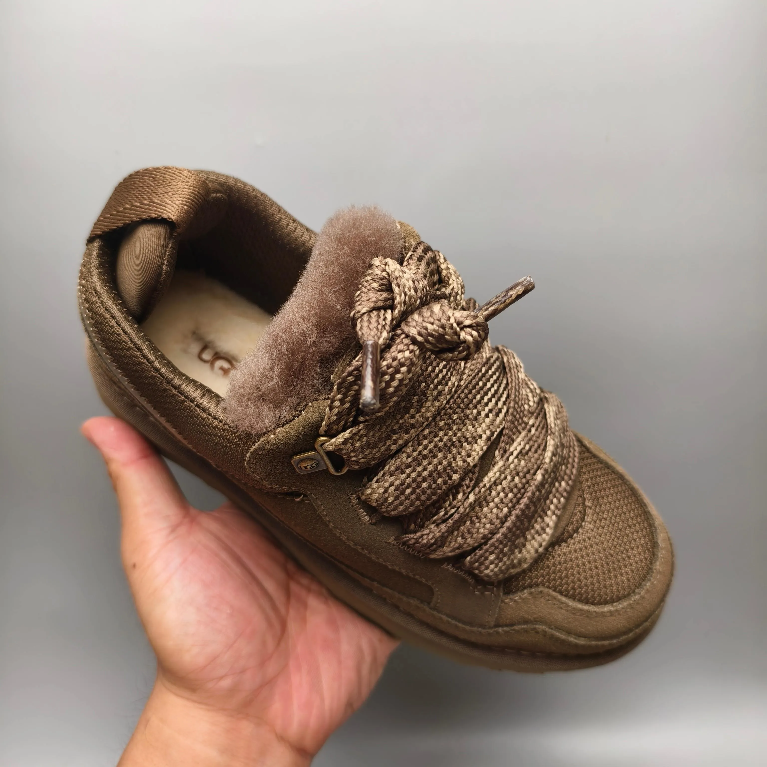 💰640 UGG sheepskin all-in-one snow boots 4032 couple mesh sports and leisure style color: sand black chestnut gray walnut antelope brown white code number: 35-45?